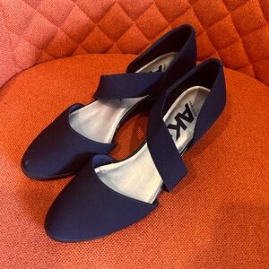 Women’s Anne Klein Tara wedge pump. Size 9. Navy. From Nordstrom. Like new.